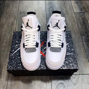 AIR JORDAN 4 RETRO ‘MILITARY BLACK’ Sz 8M-9.5W